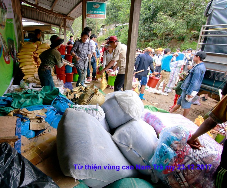 Đóng Góp Quần Áo Cho Vùng Cao